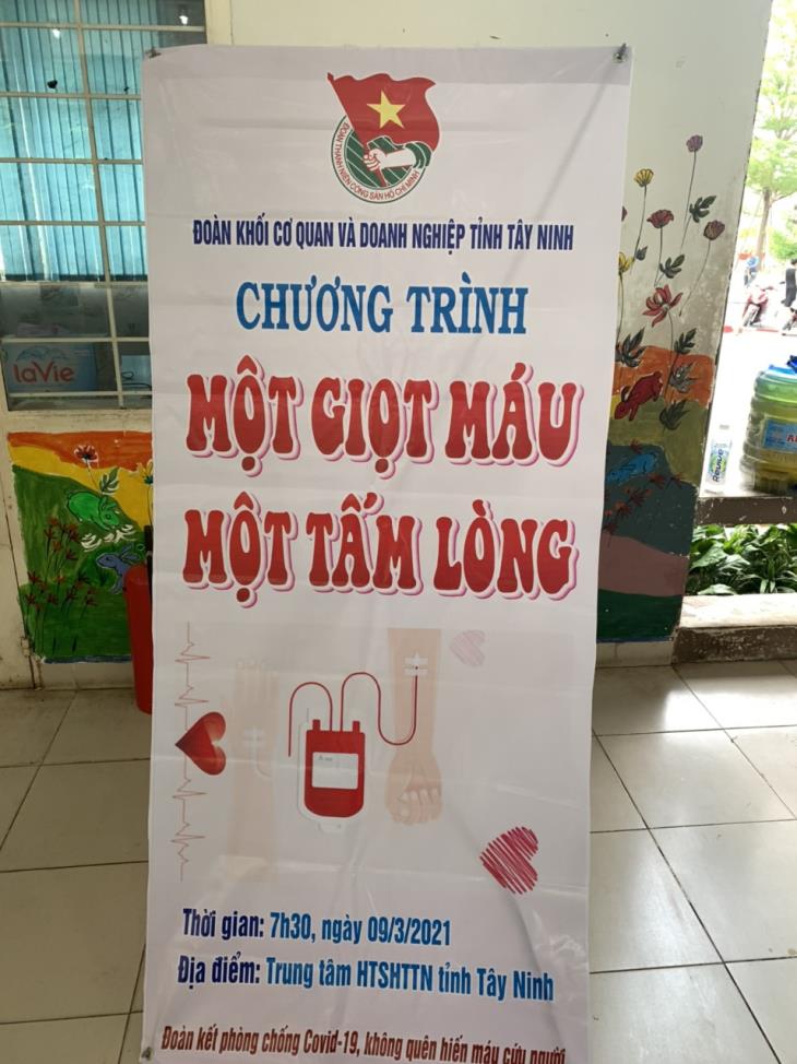 Đoàn viên Chi đoàn Văn phòng Sở Nông nghiệp và Phát triển nông thôn hưởng ứng Chương trình “Một giọt máu - Một tấm lòng”